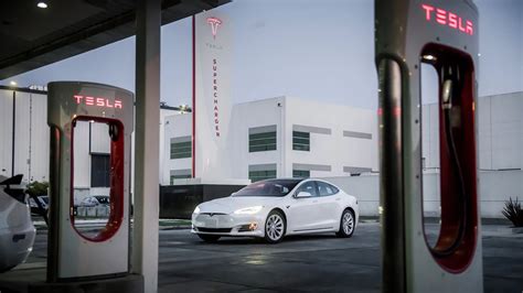 N­i­s­s­a­n­,­ ­T­e­s­l­a­’­n­ı­n­ ­ş­a­r­j­ ­d­e­v­r­i­m­i­n­e­ ­k­a­t­ı­l­ı­y­o­r­